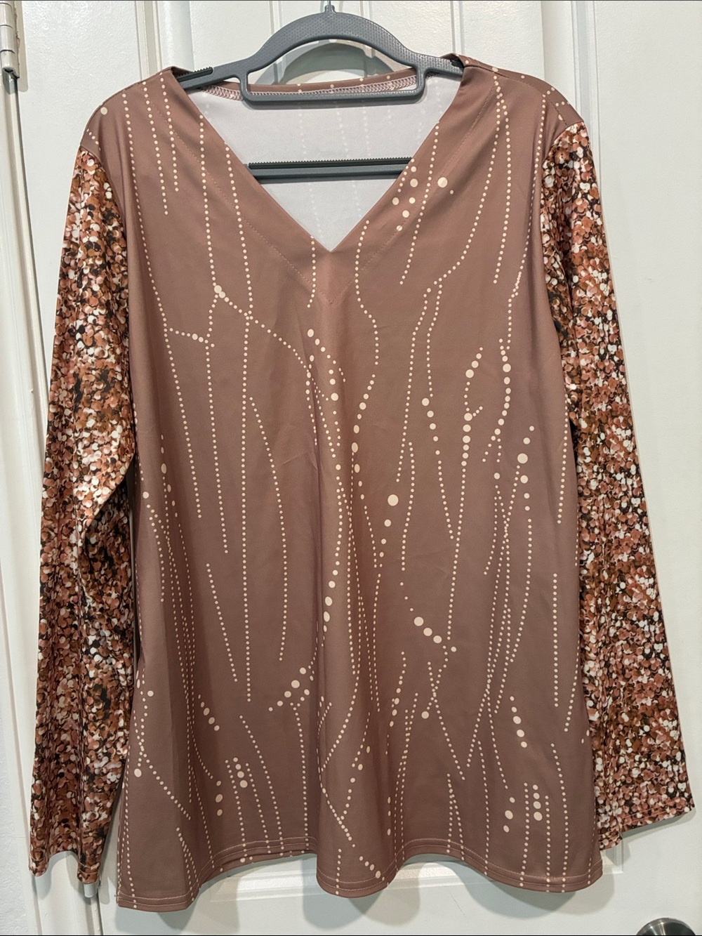 Women's V-Neck Long Sleeve Top - Brown Pattern